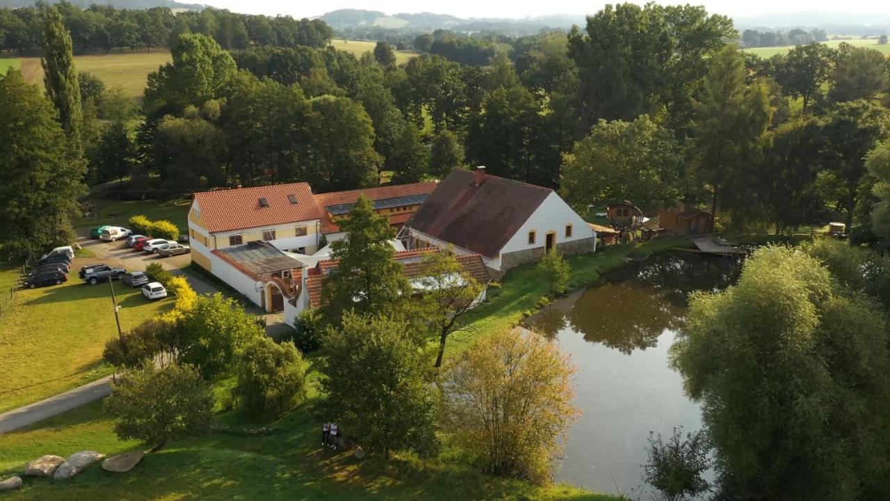 Hotel Strnadovsky Mlyn Jesenice  Exterior foto